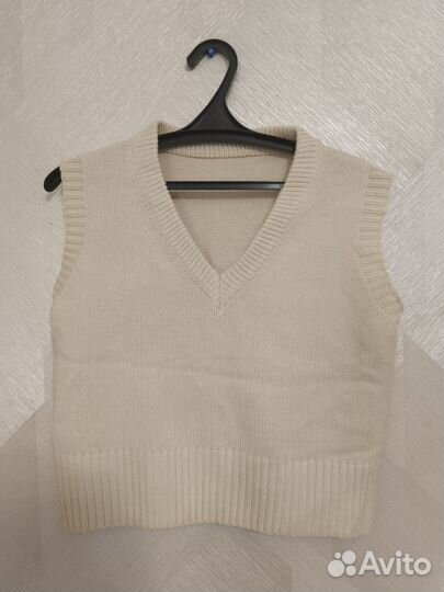 Жилет вязанный бежевый