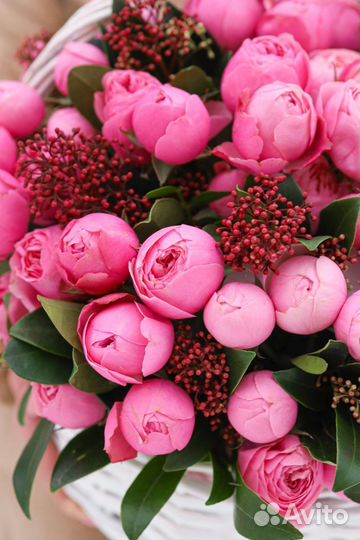 Шикарная корзина из куст.пионовидной розы Сильва