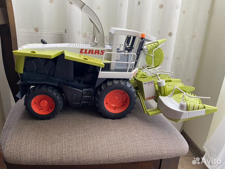 Комбайн зерноуборочнвй Bruder Claas Jaguar 900