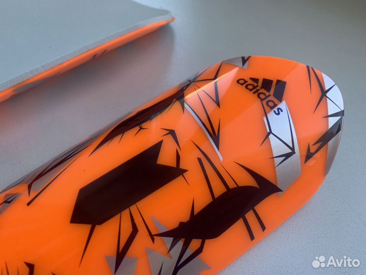 Футбольные щитки