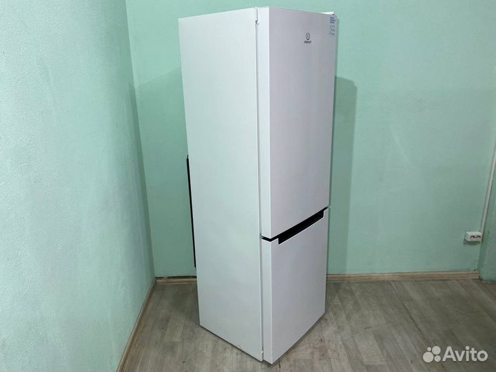 Холодильник indesit