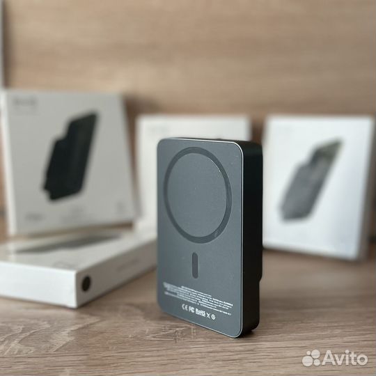 Повербанк с беспроводной зарядкой