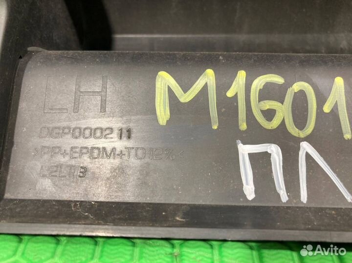 Молдинг двери передний левый Land Rover Range