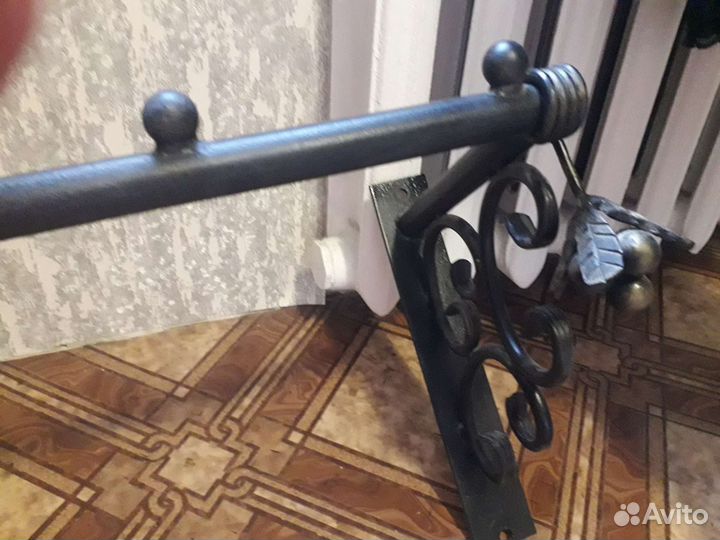 Вешалка угловая с элементами ковки