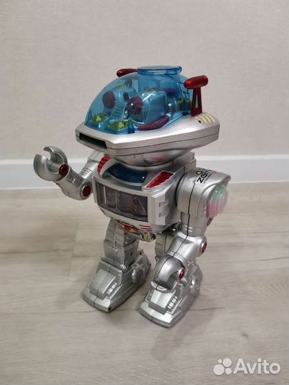 Робот на пульте управления