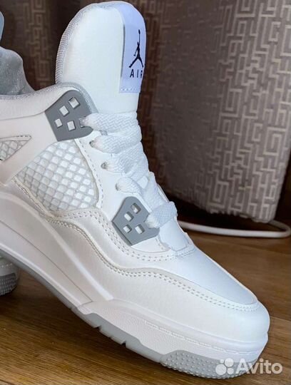 Кроссовки детские новые