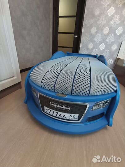 Детская кровать машина