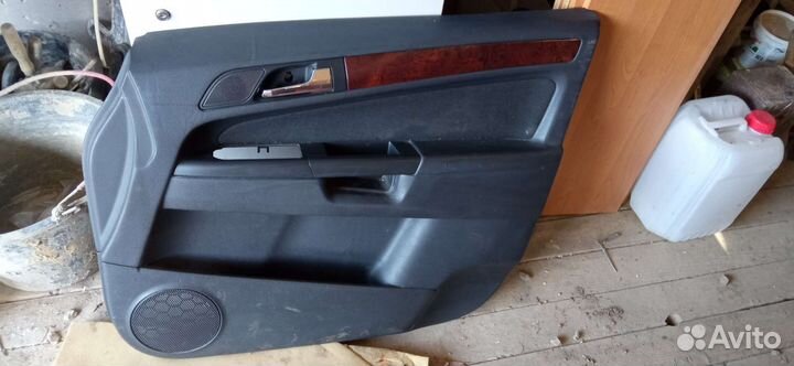 Обшивка двери передней правой на опель зафира