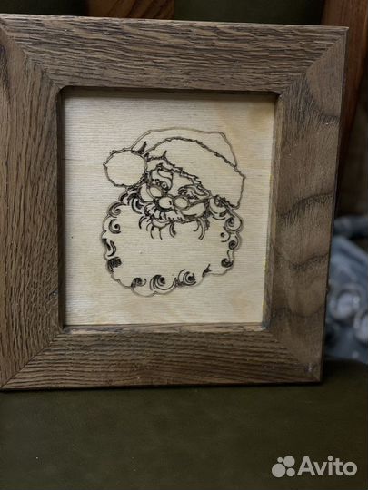 Картина из дерева с рисунком деда мороза