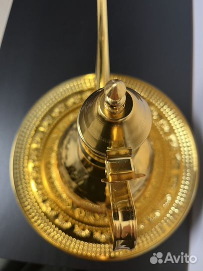 Новый кувшин золото