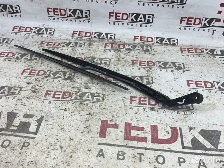 Поводок стеклоочистителя передний левый LADA