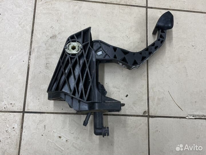 Педаль сцепления Фольксваген поло 2009-2015 Polo