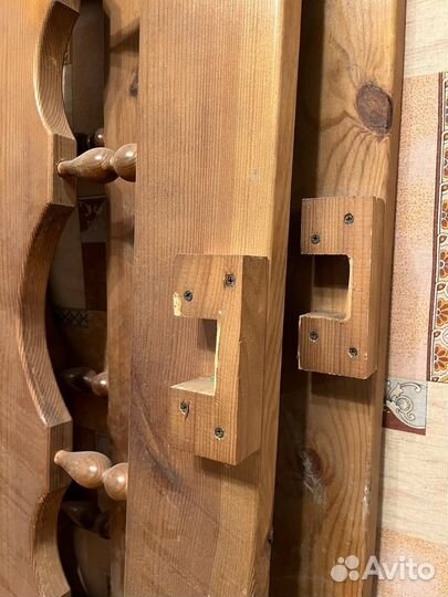 Кровать деревянная с резьбой разобранная