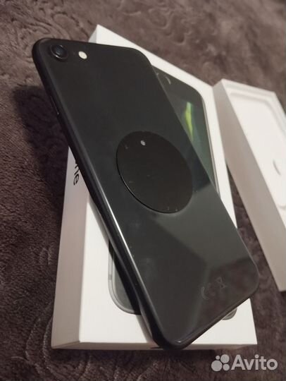 iPhone SE, 64 ГБ