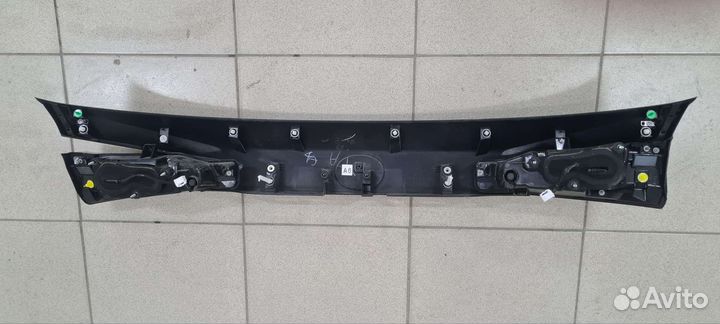 Молдинг крышки багажника Lexus NX 2017-2022