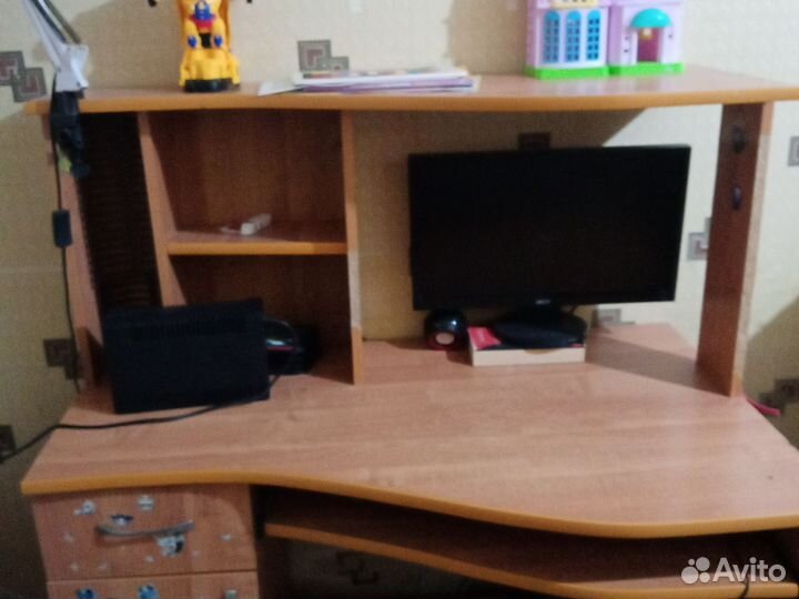 Компьютерный стол
