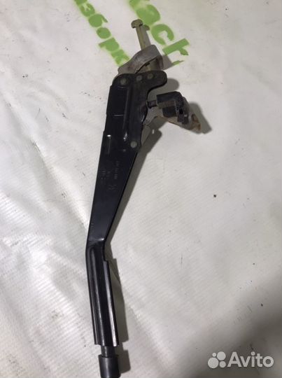 Рычаг ручного тормоза volkswagen polo Mk3. 1H07113