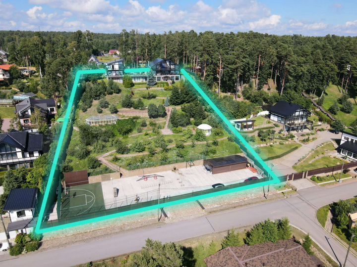 Дом 868 м² на участке 58 сот.