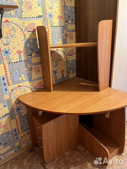 Компьютерный стол