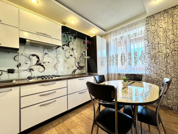 3-к. квартира, 85 м², 6/10 эт.