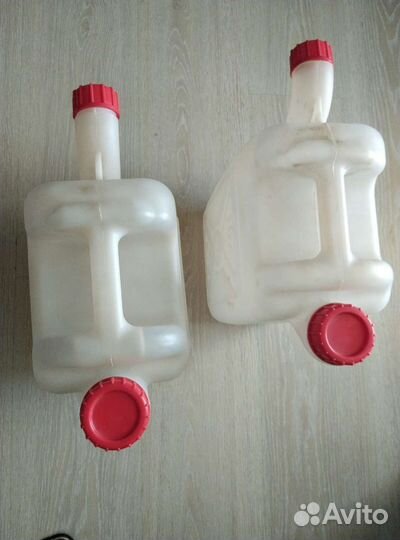 Канистра пластмассовая 10 литров б/у