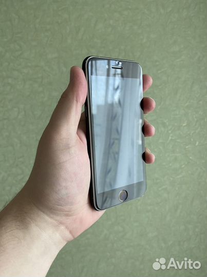 Защитные 15D стёкла на iPhone SE 2020