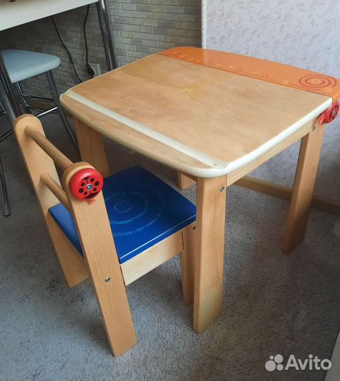 Детский стол и стульчик