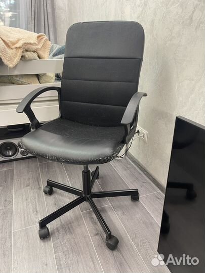 Офисное кресло