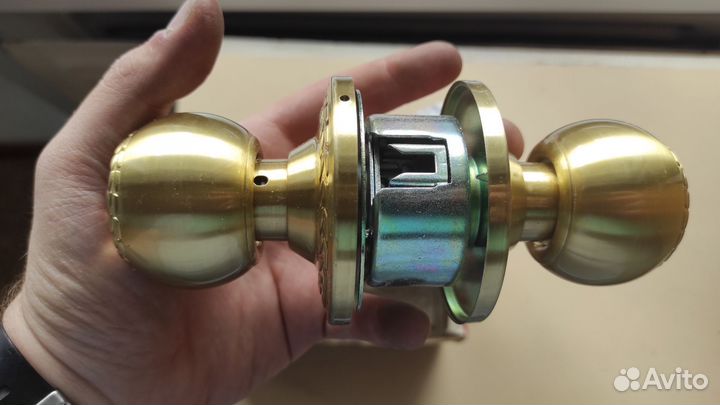 Дверная ручка с замком новая