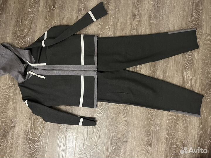 Спортивный костюм женский