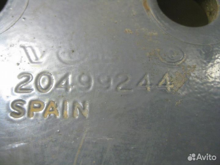 Кронштейн усилителя бампера правый 20499244 volvo