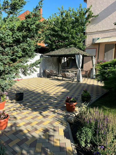 Дом 450 м² на участке 8,5 сот.