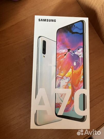 Телефон Samsung А70
