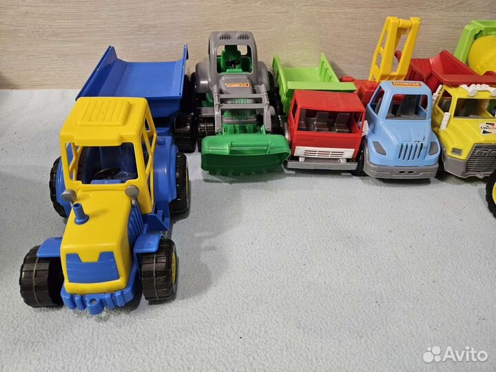 Машинки, трактор, светофор