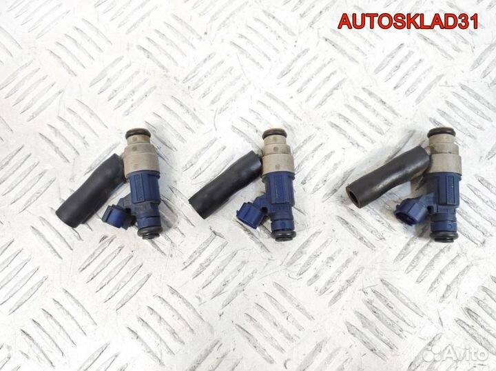 Форсунка инжекторная VW Golf 4 2,0 AZJ 06A906031AC