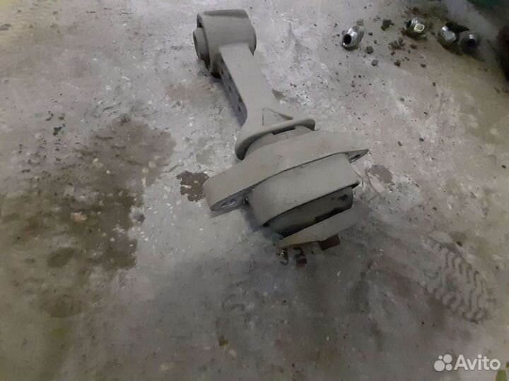 Подушки двс и кпп Hyundai Solaris 2011 1.6