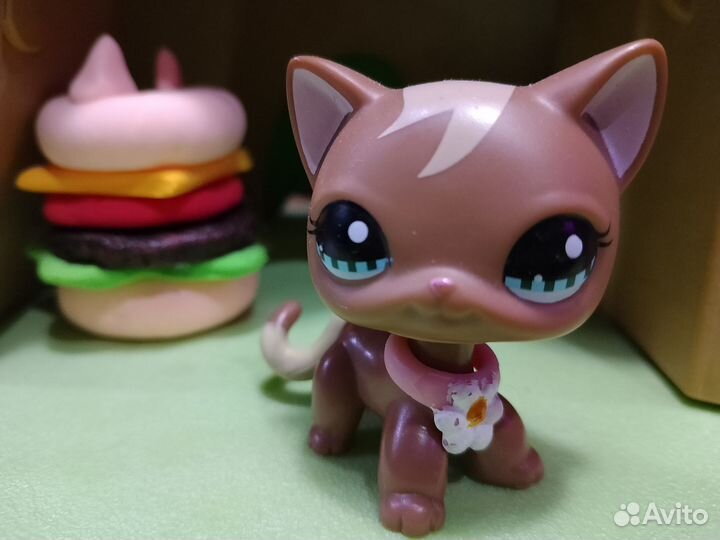 Lps кошка стоячка