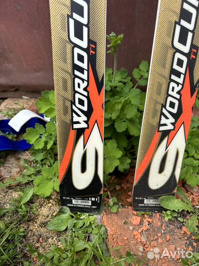 Комплект горные лыжи Rossignol, ботинки и палки