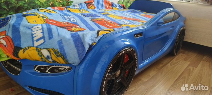 Детская кровать машина