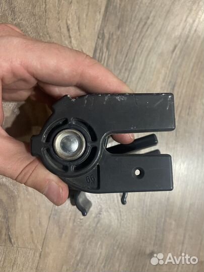 Крепление капюшона для коляски Bugaboo Cameleon