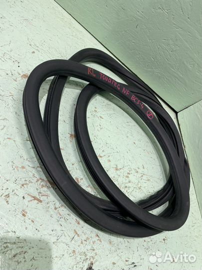 Уплотнитель задней левой двери Touareg NF