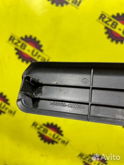 Накладка (кузов внутри) Toyota Auris E150 1.4 2008