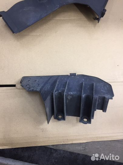 Крышка двигателя audi