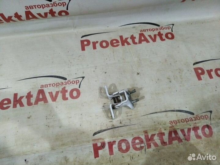 Петля двери задняя левая Mitsubishi Outlander 3