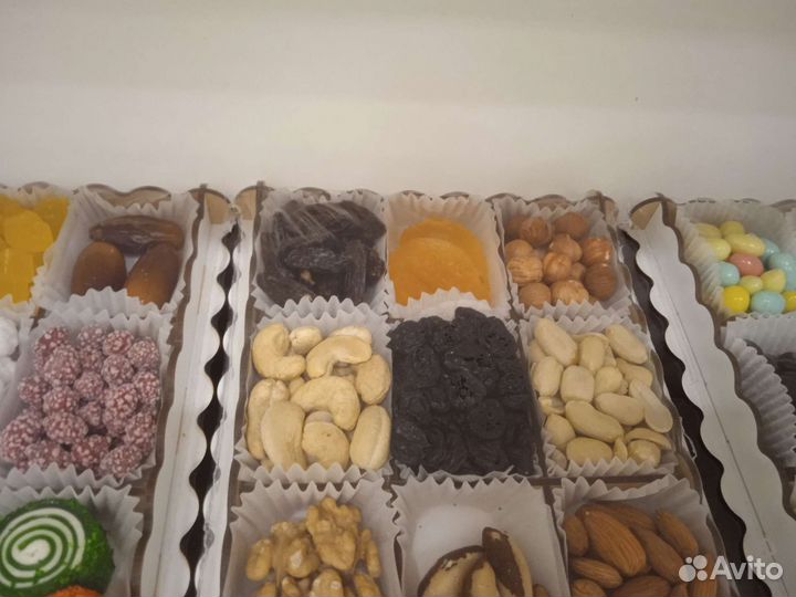 Орехи и сухофруктами