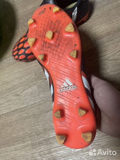Футбольные бутсы adidas