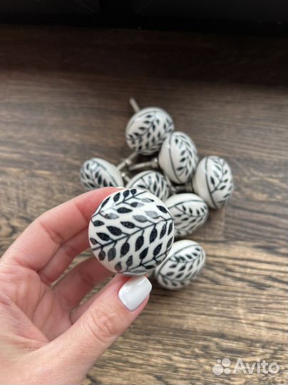 Керамическая дверная ручка С дизайном