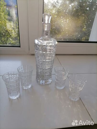 Хрустальный графин и 4 рюмочки