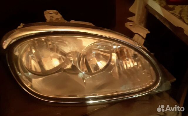 Фары пластик,правый и левый на газ 31105