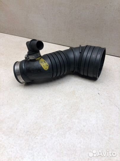 Патрубок воздушного фильтра Volkswagen Passat B5